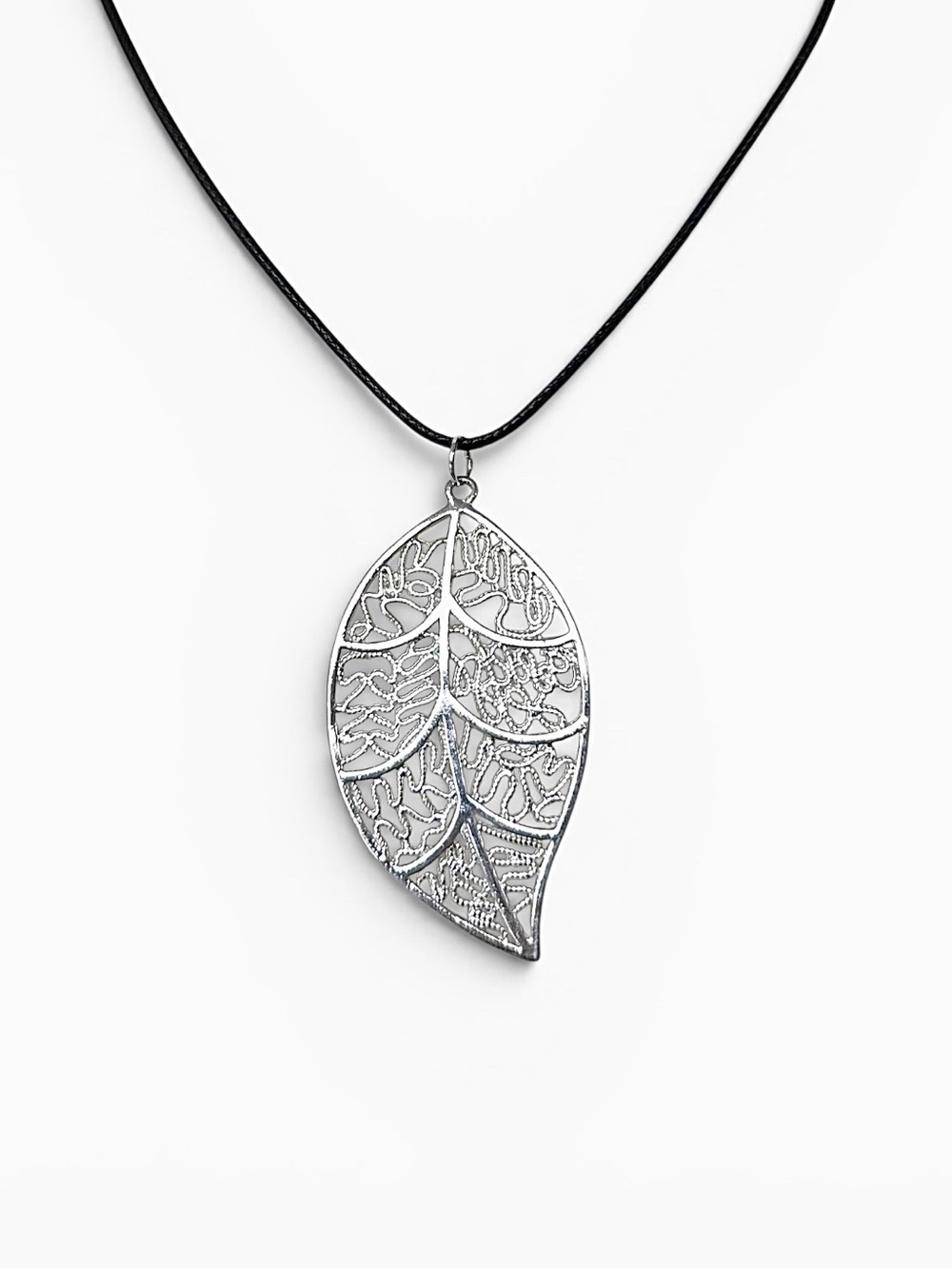 🤍Silver Tone Filigree Leaf Pendant Necklace